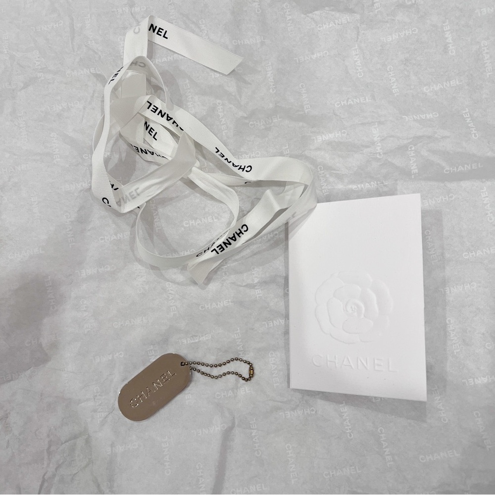 Chanel dog tag logo, necklace and keychain - Picture 4 of 6